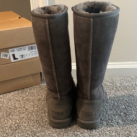 UGG Classic Tall Boots - Picture 2 of 7
